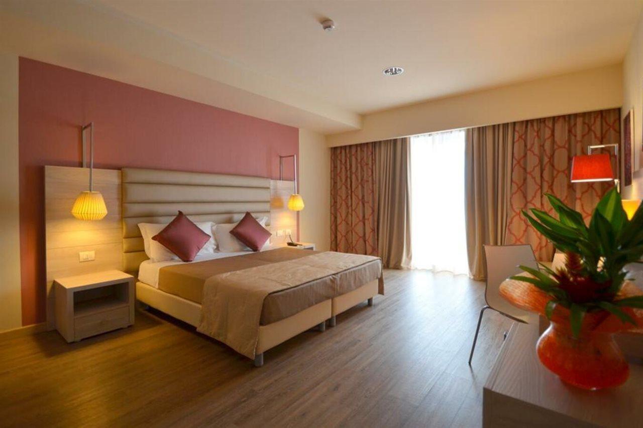 Turin Airport Hotel & Residence San Francesco al Campo Kültér fotó