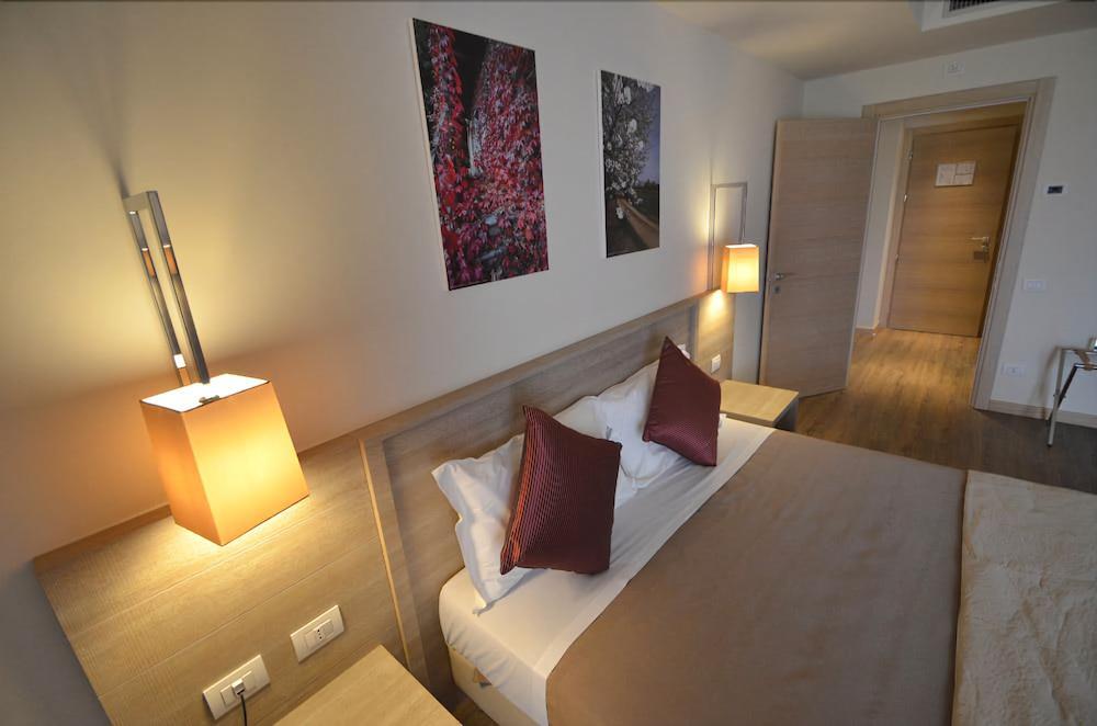 Turin Airport Hotel & Residence San Francesco al Campo Kültér fotó